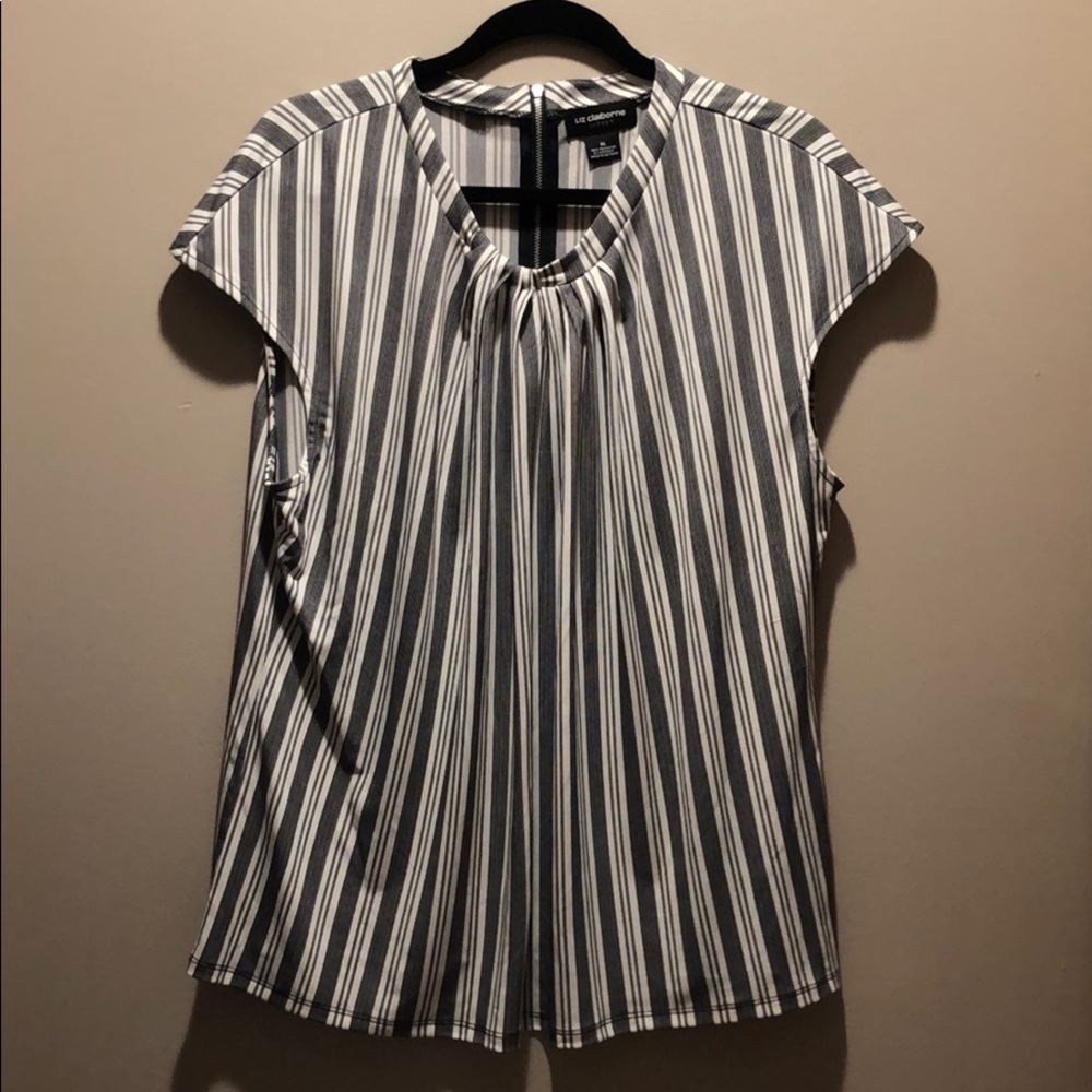 EUC sleeveless slinky material blouse